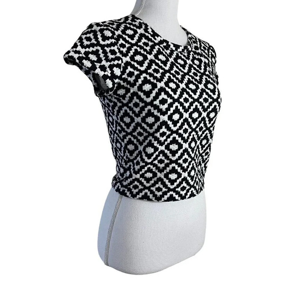Aqua Black and White Geometric Pattern Top Size XS Short Sleeves Quilted Blouse - Picture 2 of 6